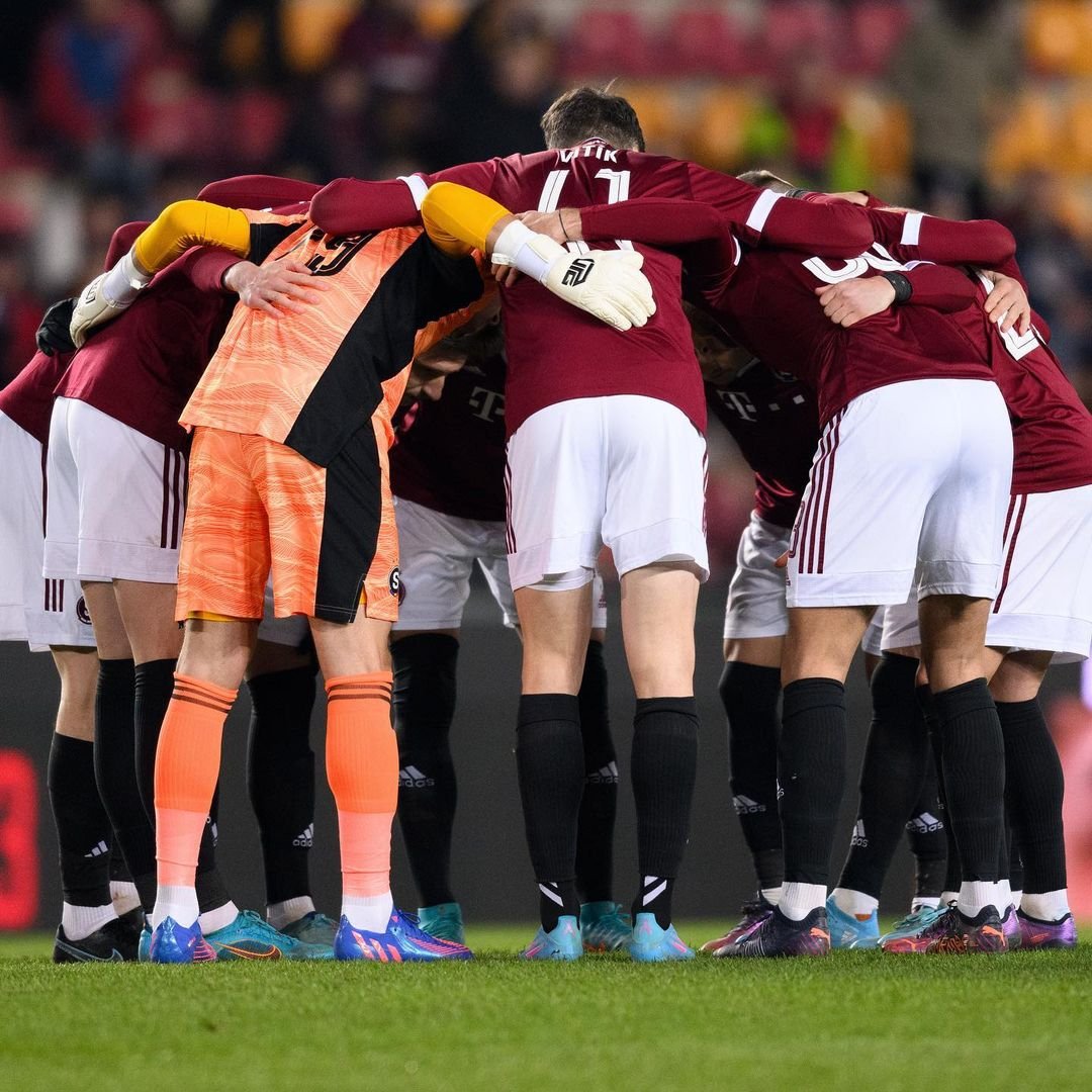 Tým. 
Tým, co věří ve svoje schopnosti. Tým, co dvakrát otočí zápas. 

Tým, co si zahraje finále. #acsparta